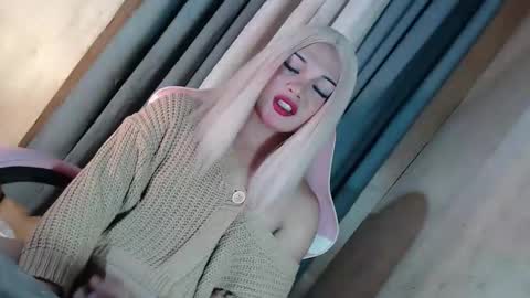 DANIELLA - DONT FORGET TO GIVE ME A THUMBSU UP online show from February 5, 2026, 12:04 am