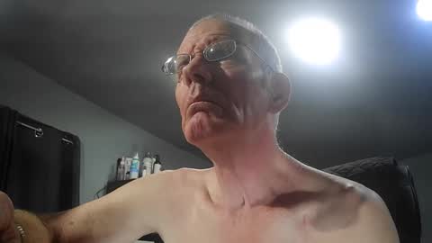 fantasyresort online show from April 4, 2026, 3:27 am