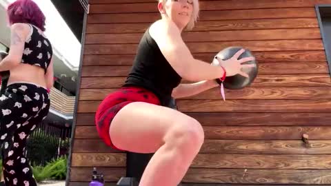  Lily  Waifu  online show from April 21, 2026, 4:12 pm