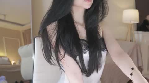 feel_me_00 online show from October 17, 2025, 9:28 pm