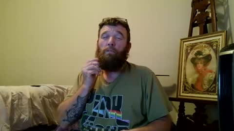 Snapshot of feelgoodnu chatting on November 14, 2025, 2:32 am PullouProblems online show from November 14, 2025, 2:32 am