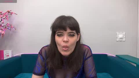 Snapshot of feelsgoodwoman chatting on May 3, 2026, 8:53 am Laura online show from May 3, 2026, 8:53 am