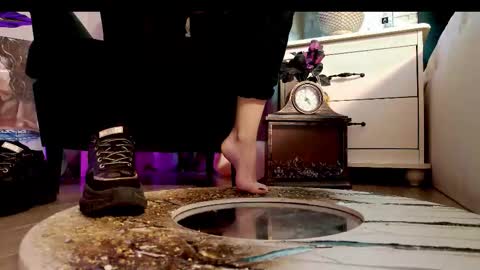 FeetVibe online show from December 17, 2025, 8:53 am