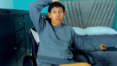 felipehot_gonzales online show from September 9, 2025, 12:59 pm