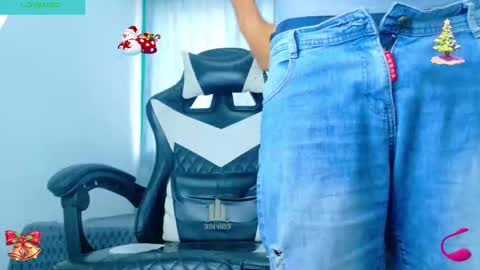 felipehot_gonzales online show from November 10, 2025, 12:37 pm