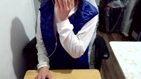 Snapshot of felixlau chatting on December 4, 2025, 7:00 pm felixlau online show from December 4, 2025, 7:00 pm