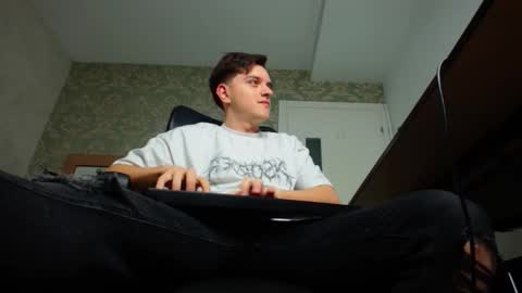 Snapshot of felixstark chatting on October 21, 2025, 4:24 am FelixStark online show from October 21, 2025, 4:24 am