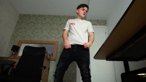 Snapshot of felixstark chatting on October 31, 2025, 5:52 am FelixStark online show from October 31, 2025, 5:52 am