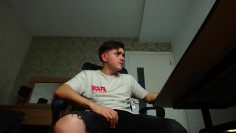 Snapshot of felixstark chatting on October 31, 2025, 5:58 pm FelixStark online show from October 31, 2025, 5:58 pm