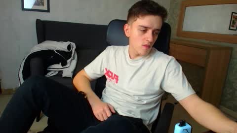 Snapshot of felixstark chatting on November 30, 2025, 5:33 am FelixStark online show from November 30, 2025, 5:33 am