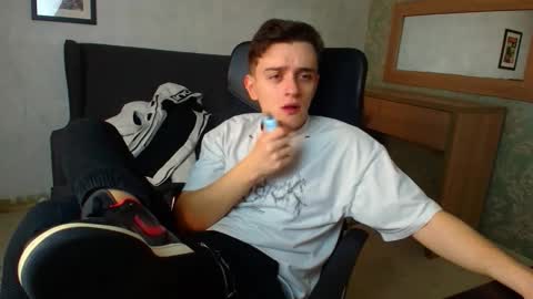 Snapshot of felixstark chatting on December 1, 2025, 4:50 am FelixStark online show from December 1, 2025, 4:50 am