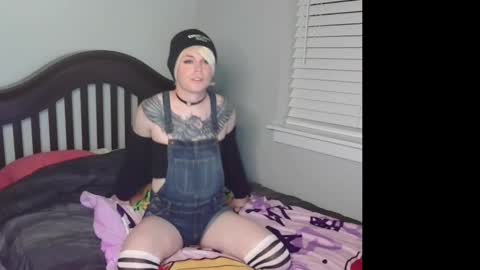 Snapshot of femboydee73 chatting on October 2, 2025, 2:40 am Dee online show from October 2, 2025, 2:40 am