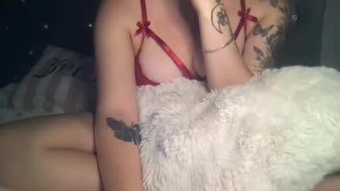 Snapshot of femmefatalebabe chatting on October 1, 2025, 1:33 am online show from October 1, 2025, 1:33 am