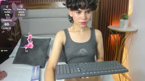 Snapshot of fernanda_indie chatting on December 17, 2024, 9:05 pm F E R N A N D A online show from December 17, 2024, 9:05 pm