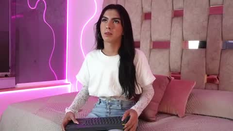 fernanda_thail_ online show from April 10, 2026, 8:02 pm