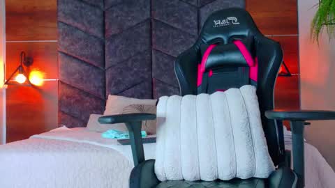 FERNANDA BROWN  online show from March 9, 2026, 7:51 pm