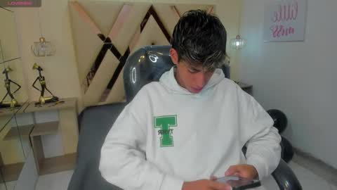 FER PHOENIX online show from October 21, 2025, 3:29 am