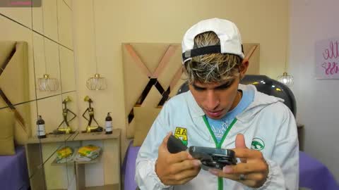 FER PHOENIX online show from November 9, 2025, 3:16 am