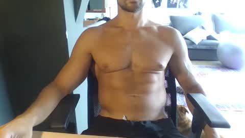 feruagusto93 online show from March 9, 2025, 2:43 pm