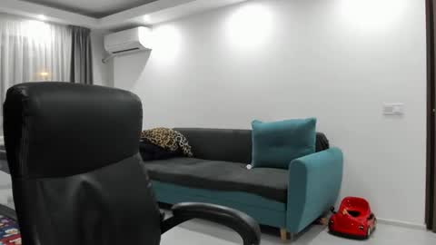 Snapshot of fetishcatalea chatting on February 5, 2025, 8:25 pm Catalea DM online show from February 5, 2025, 8:25 pm