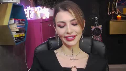 Sarah online show from February 26, 2025, 7:38 pm