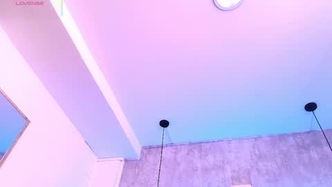   online show from November 23, 2025, 12:27 pm