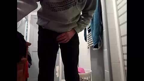 fifi010203 online show from December 1, 2025, 6:46 pm