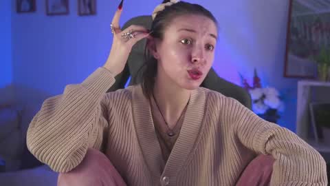 cap and Lana  online show from December 12, 2024, 9:19 am