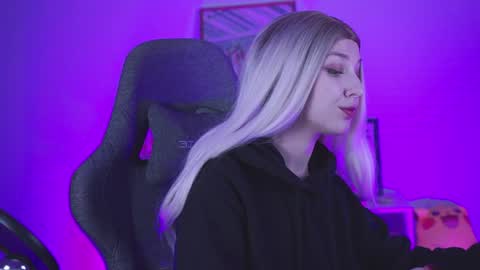 cap and Lana  online show from December 21, 2024, 8:28 am