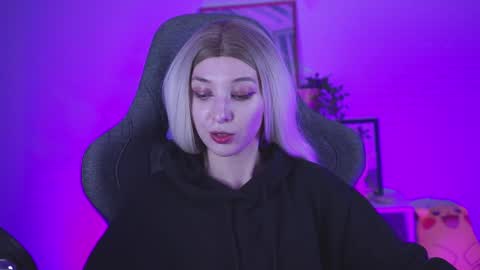 cap and Lana  online show from December 21, 2024, 11:33 am