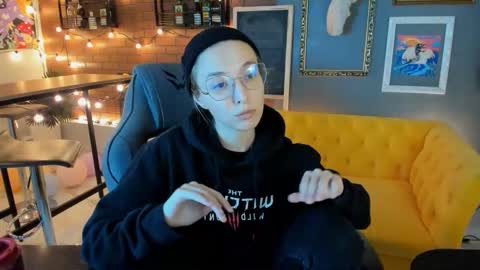 cap and Lana  online show from September 18, 2025, 12:23 am