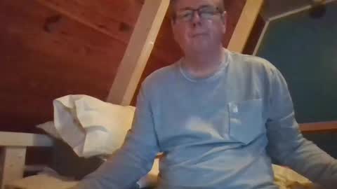 Snapshot of finderfiner chatting on March 2, 2025, 8:27 am finderfiner online show from March 2, 2025, 8:27 am