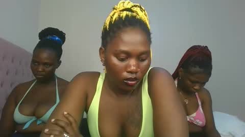 Snapshot of fine_melanie chatting on January 18, 2026, 12:53 pm melanie online show from January 18, 2026, 12:53 pm