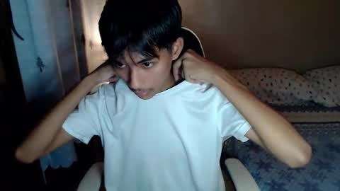 fineboii_rey18 online show from November 11, 2025, 4:34 am