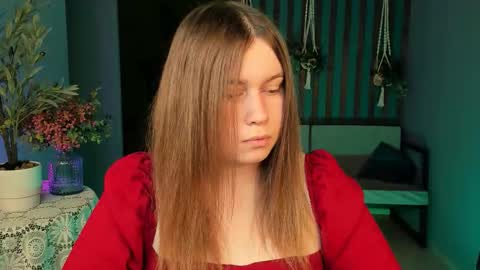 fiora online show from September 26, 2025, 7:01 am