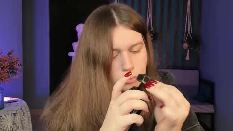 fiora online show from October 10, 2025, 9:41 am