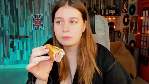 fiora online show from January 18, 2026, 7:01 am