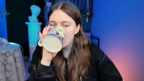 fiora online show from March 22, 2026, 5:33 am