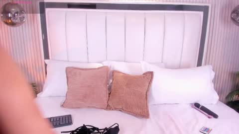 Fiorela online show from April 19, 2026, 4:12 am