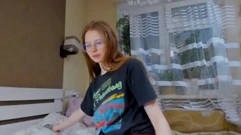 fire_luna online show from January 9, 2025, 11:47 am