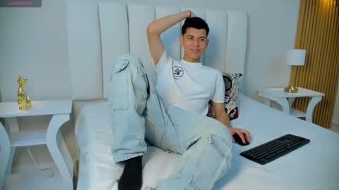 Nicolas online show from November 6, 2025, 1:56 pm