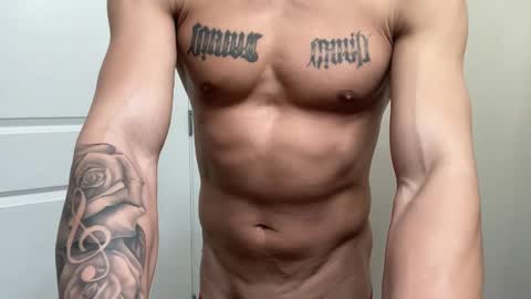 Snapshot of fithornyandtatted chatting on December 16, 2024, 4:27 pm fithornyandtatted online show from December 16, 2024, 4:27 pm