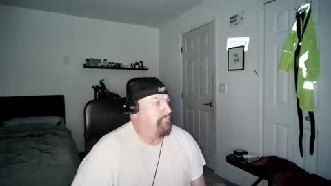 Snapshot of flaguy3233 chatting on December 31, 2024, 5:33 am Florida guy online show from December 31, 2024, 5:33 am