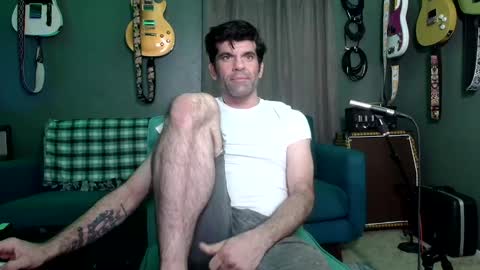 Flannel Dong online show from October 27, 2025, 9:57 am