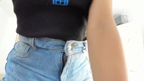 Flavia online show from September 17, 2025, 7:37 pm