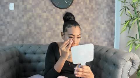 Flavia online show from October 30, 2025, 7:25 pm