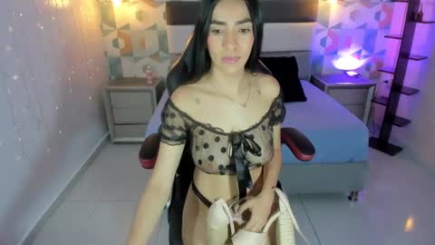   FLEUR   online show from February 3, 2025, 7:10 pm