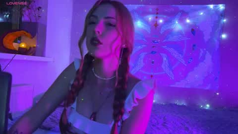 Snapshot of fleurhome chatting on November 4, 2025, 4:50 pm Mia online show from November 4, 2025, 4:50 pm