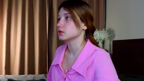 Doloras online show from October 4, 2025, 7:12 pm