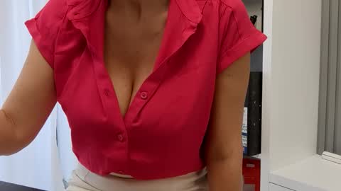 Amaya online show from April 21, 2026, 2:12 pm